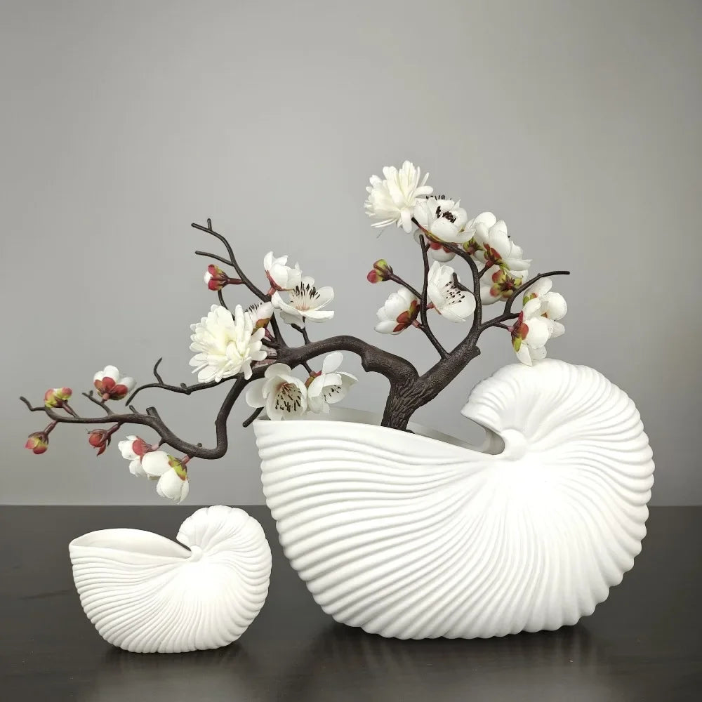 Ceramic Vase with Shell Conch Design Elegant Flower Arrangement Pot Luxury Tabletop Decor for Living Room Modern Boho Home Decor